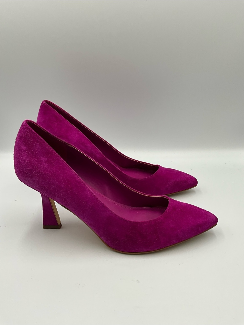 Marc Fisher Pumps Size 8.5 Pink Fuchsia Suede Pointed-Toe Pumps Stylish Heels - Picture 3 of 7